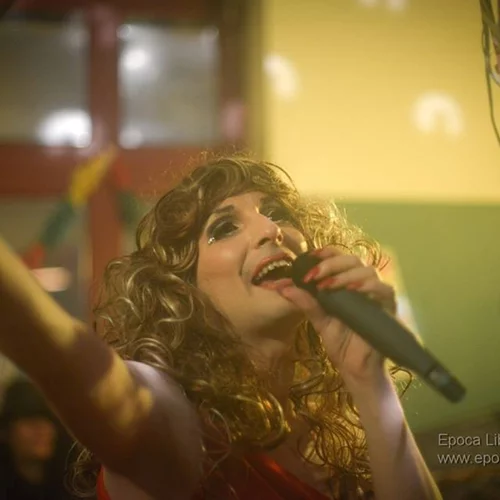 Η drag queen Μελίτα Σκαμπώ έρχεται για να μας...πεθάνει