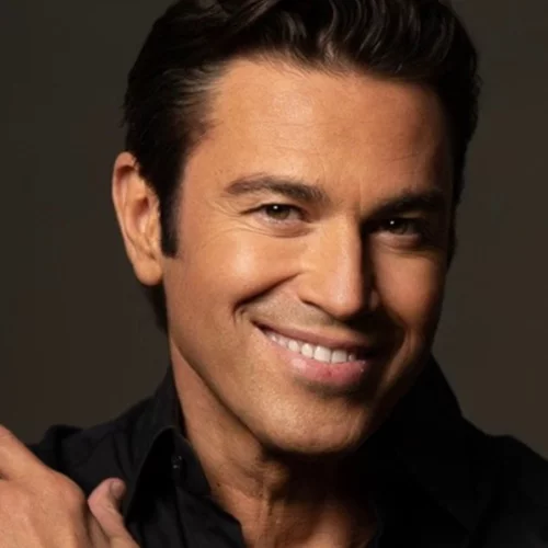 Ο Μάριος Φραγκούλης συναντά την Dulce Pontes στο Μέγαρο Μουσικής