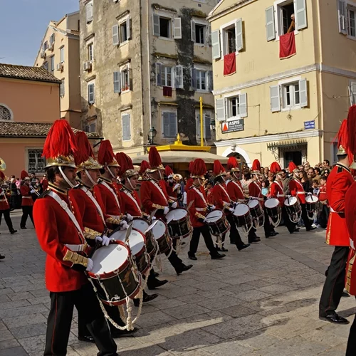 Πάσχα στην Ελλάδα: 10 νησιά με ξεχωριστά έθιμα