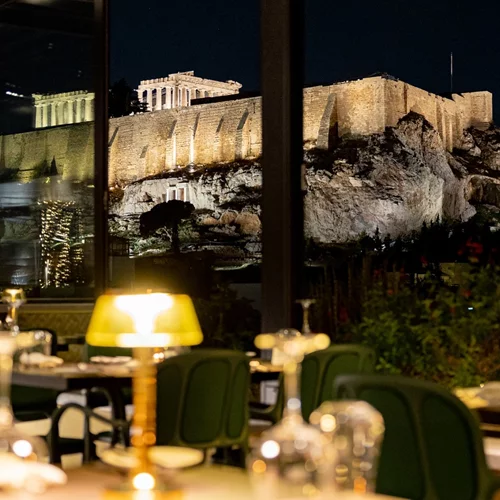 "Sense": Top Notch ρεβεγιόν με θέα