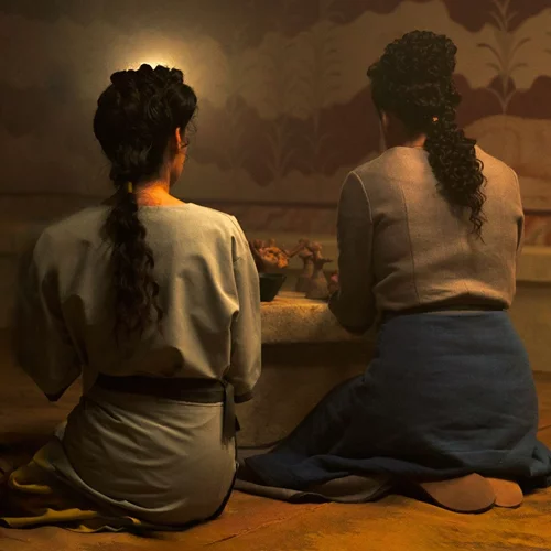 Οι "γυναίκες της Κνωσσού" ζωντανεύουν στο Cosmote TV