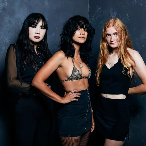 Οι L.A. Witch αφήνουν τα σκουπόξυλα και πιάνουν τις κιθάρες