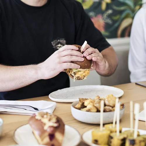 Σάββατο με BBQ στο  Colonial στο Golf της Γλυφάδας