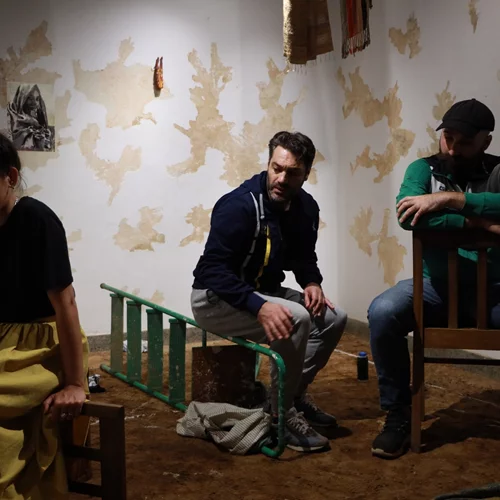 Με έναν έφηβο σε μια ερευνητική παράσταση