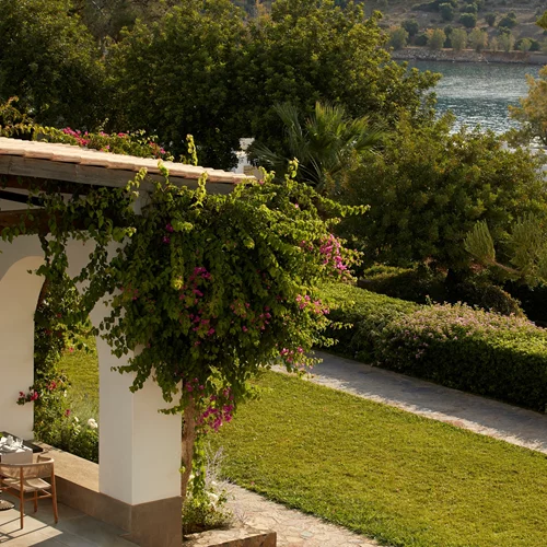 "Minos Beach art hotel", Άγιος Νικόλαος: Η κρητική παράδοση συναντά τη design φιλοξενία στο ξενοδοχείο που επαναπροσδιορίζει την πολυτέλεια και την αυθεντικότητα