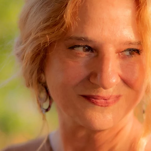 Η Ευανθία Ρεμπούτσικα σε μια συναυλία για τη Μέριμνα