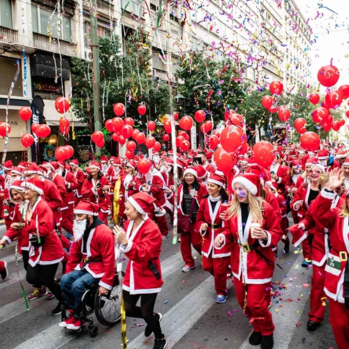 Αυτή την Κυριακή, Αγιοβασίληδες κυνηγούν τα Χριστούγεννα στο κέντρο της Αθήνας