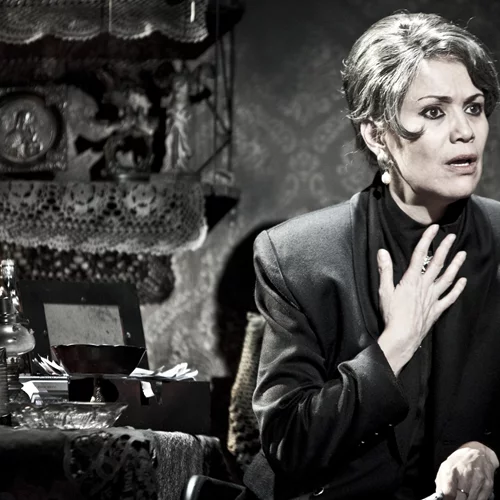 "Σεβάς Χανούμ": Πέντε πράγματα που ίσως δεν γνωρίζατε για τη λαϊκή τραγουδίστρια που ερμηνεύει η Κωνσταντίνα Μιχαήλ