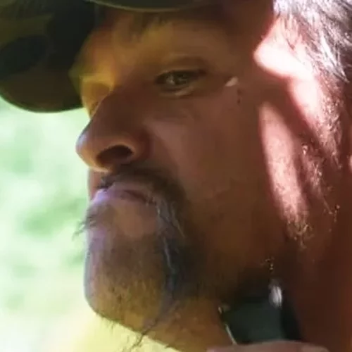 Σε άλλα νέα, ο Τζέισον Μομόα ξυρίστηκε μετά από 6 χρόνια