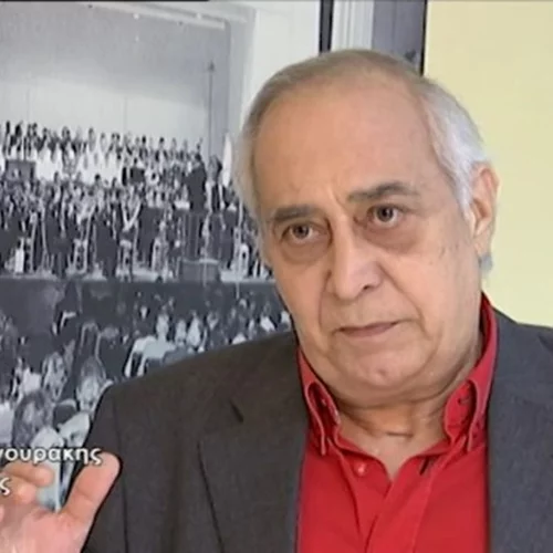 Η Υπουρός Πολιτισμού Λίνα Μενδώνη αποχαιρετά τον Γιώργο Σγουράκη