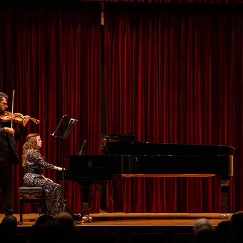 Επιμένοντας ρομαντικά αλλά …και ανορθόδοξα: για τα ρεσιτάλ βιολιού-πιάνου των Κοκολάνη/Νταφέκα, Σουσάμογλου/Βλαχοδημήτρη και Χατζηνικολάου/Παληού