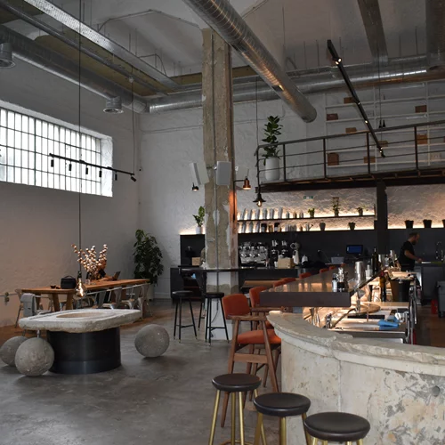 Δοκιμάσαμε το "Line": Η "αναρχία" στο κρασί, το κοκτέιλ και το ψωμί βρήκε το σπίτι της