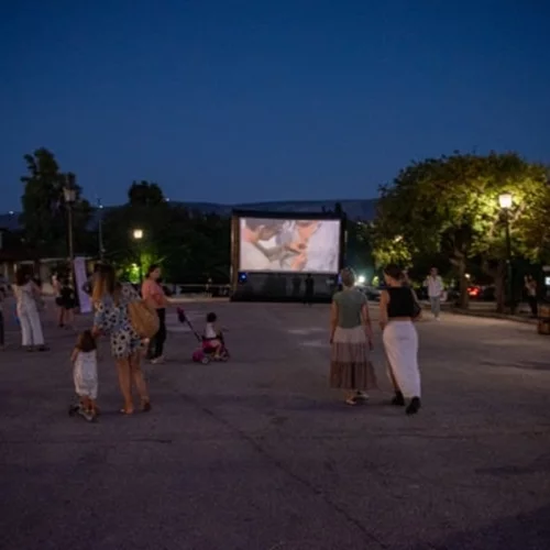 Ποιος θα μας δώσει πίσω τον δημόσιο χώρο;