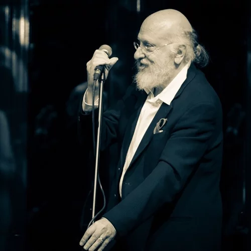 Διονύσης Σαββόπουλος: Συμφωνικώς συζητήσιμος στο (sold out) Μέγαρο Μουσικής, μα γενικώς υπέροχος