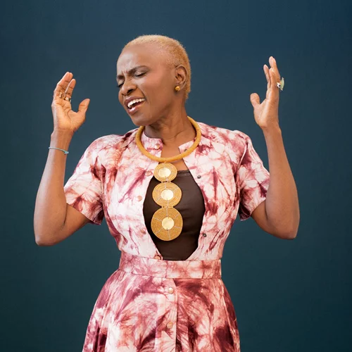 Angélique Kidjo: "Όταν κοιτάς τη Γη από το Διάστημα δεν υπάρχουν σύνορα"