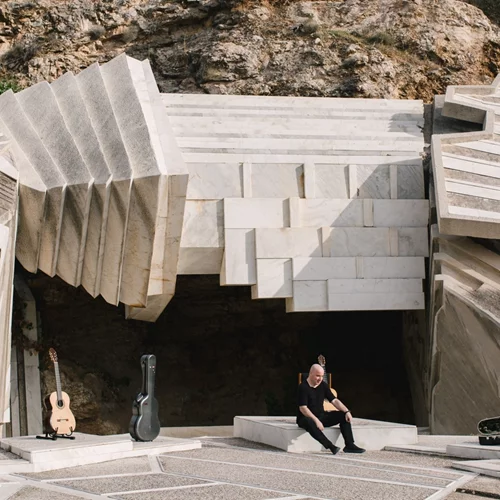 Ρεσιτάλ κιθάρας από τον Νίκο Μπαλογιάννη: Μια μουσική αναδρομή στις νότες του χρόνου