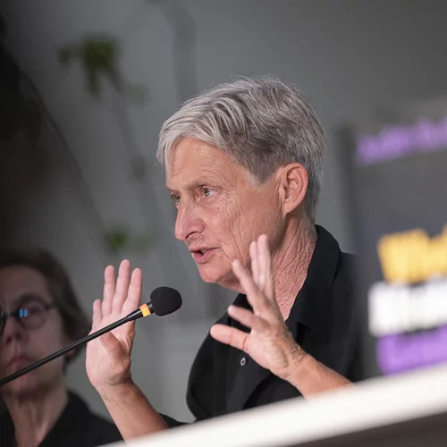 Judith Butler: "Ναι, υπάρχουν δύο φύλα, οι φασίστες και οι αντιφασίστες"