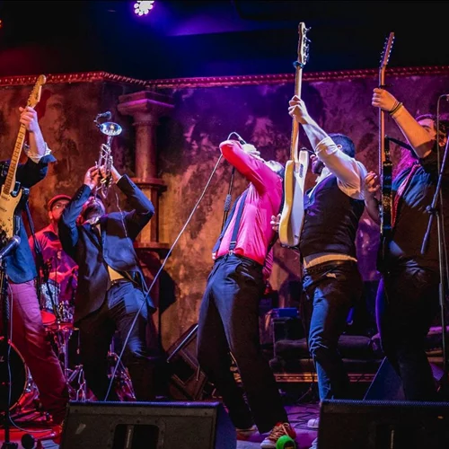 Ο Φεβρουάριος στο Faust μπαίνει μετά μουσικής