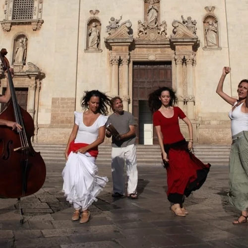 Πρωτομαγιά με τους Encardia στο Theatre of the No