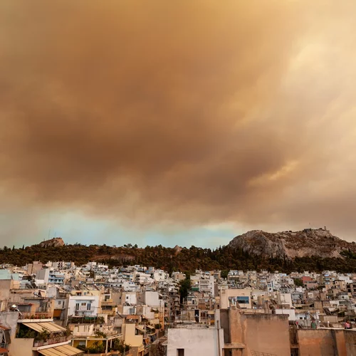 Updated | Πού να απευθυνθείτε για βοήθεια και υποστήριξη κατά τη διάρκεια των πυρκαγιών στην Αττική