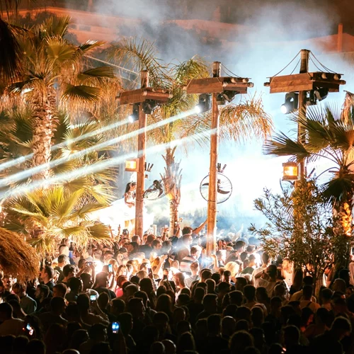 The Dancemasters: Ο Michael Tsaousopoulos επιστρέφει παραλιακά