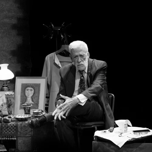 Ο Αργύρης Μπακιρτζής επιστρέφει με τη "Δημοπρασία" του Σταύρου Τσιώλη