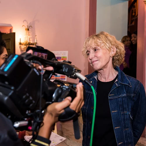 Η σπουδαία σκηνοθέτρια Κλερ Ντενί μιλά για τις ερωτικές "Δύο Όψεις του Ξυραφιού"