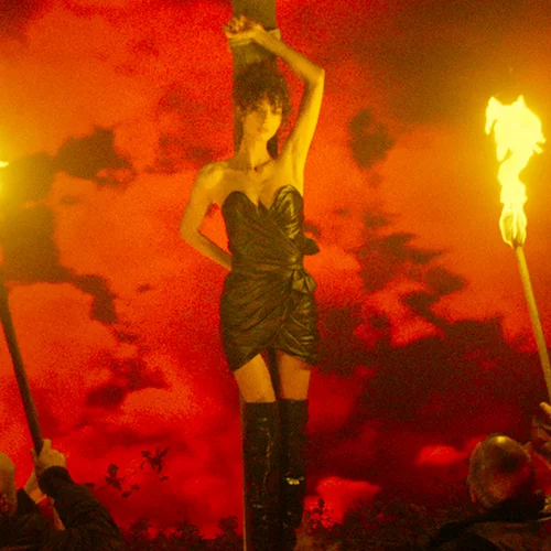 Στο "Lux Aeterna" ο Γκασπάρ Νοέ επιτίθεται στα μάτια μας