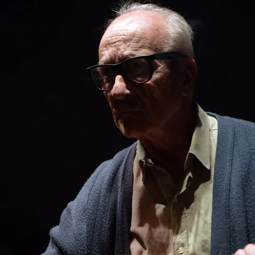 "Εγώ, ο Μάρκος Βαμβακάρης": Ένας ηθοποιός συνομιλεί με έναν ρεμπέτη