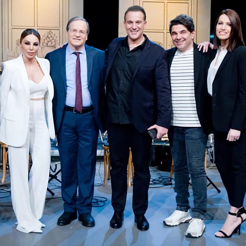 Αυθεντικές λαϊκές επιτυχίες του Θόδωρου Δερβενιώτη στην "Αυλή των Χρωμάτων"