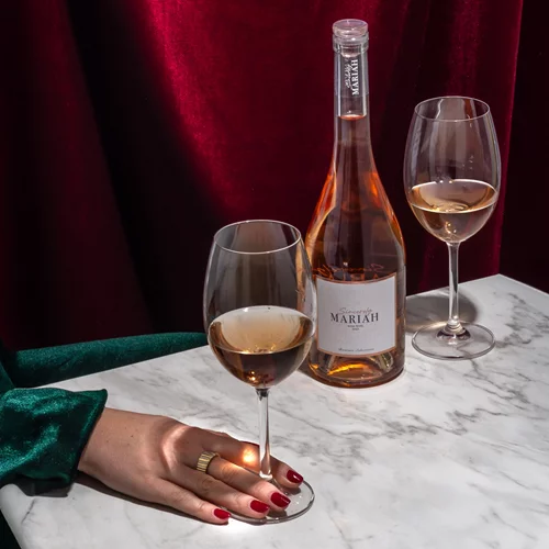 Οι 2 "must have" εκλεκτές ετικέτες που δημιουργούν την ιστορία των γιορτών από την αρχή