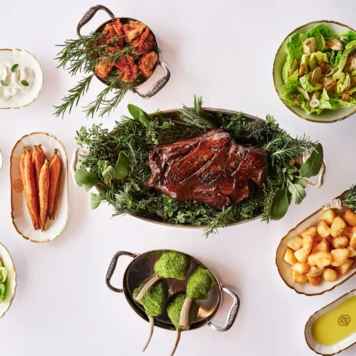 Οι Κυριακές νοστιμίζουν με το Sunday Roast στο GB Roof Garden