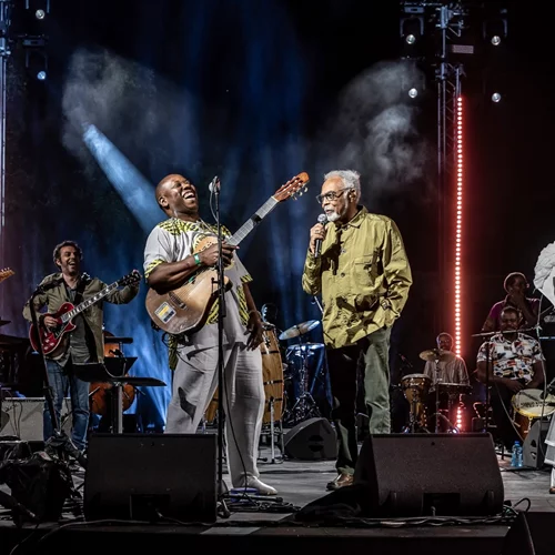 "Are you happy?"| Μουσικές του κόσμου στην ατμοσφαιρική συναυλία λήξης του Rolex Arts Festival στον Κήπο του Μεγάρου