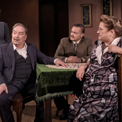 Τρεις επιπλέον παραστάσεις για την κωμωδία "Η δεξιά, η αριστερά και ο κυρ-Παντελής"