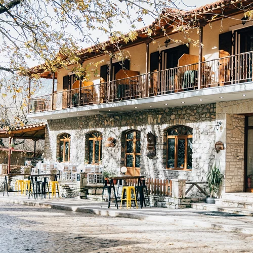 Aroanides: Στο Πλανητέρο κοντά στα Καλάβρυτα βρήκαμε ένα καταφύγιο φυσικής ομορφιάς και ηρεμίας