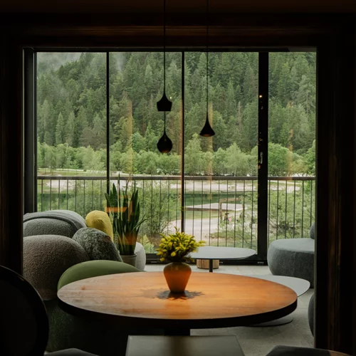 O David Žefran, ο σεφ του μοναδικού διάστερου εστιατορίου στη Σλοβενία, κεντά τη φύση ψιλοβελονιά