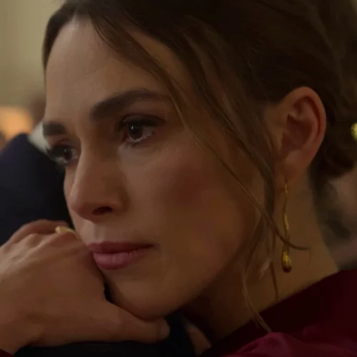 Tα "Μαύρα Περιστέρια" με την Κίρα Νάιτλι ήρθαν στο Netflix