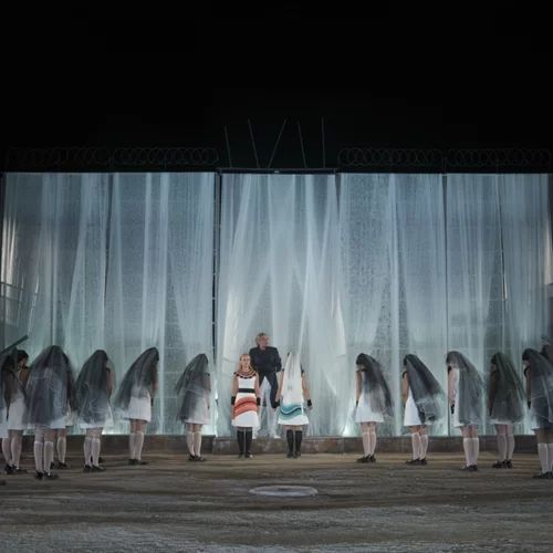 "Ικέτιδες": Συνεχίζει ακάθεκτη η παράσταση σε σκηνοθεσία της Μαριάννας Κάλμπαρη μετά το sold out της Επιδαύρου