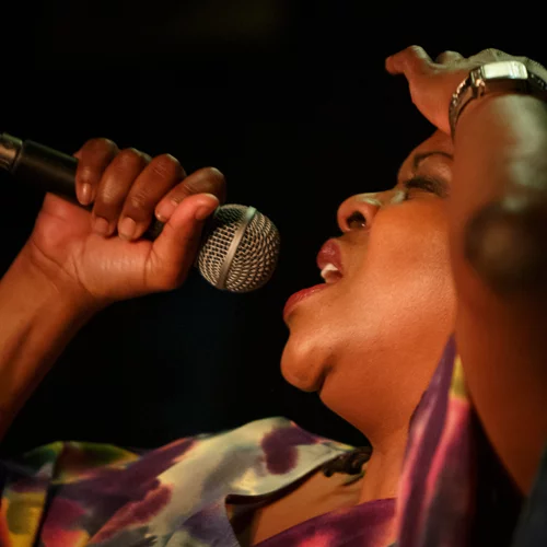 Η απαράμιλλη Carla Cook με το κουαρτέτο της για τέσσερις μαγικές τζαζ βραδιές