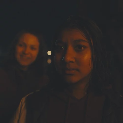 "Under the Bridge": Στα σκοτάδια της θηλυκής εφηβείας