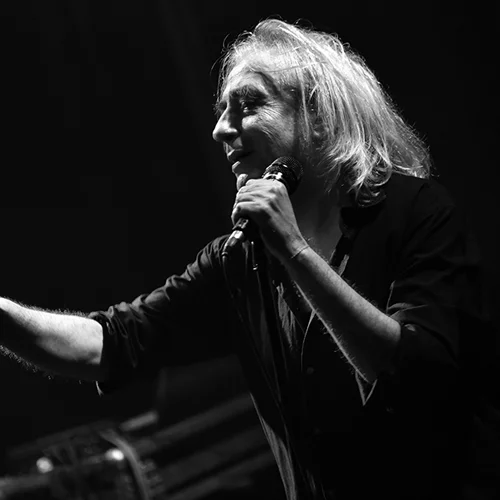 5+1 τραγούδια του Γιάννη Αγγελάκα που γεννήθηκε σαν σήμερα (30/10)