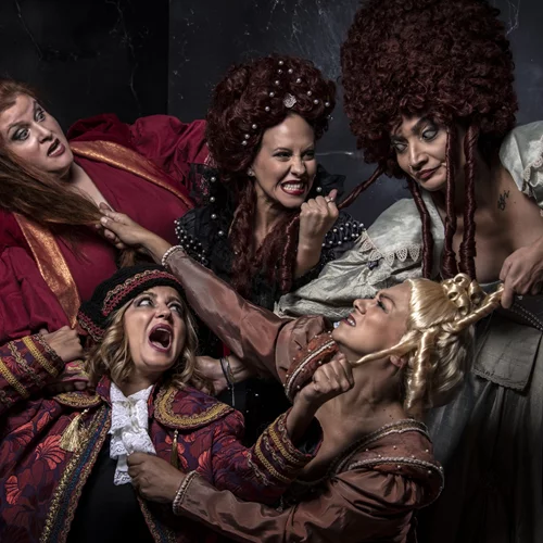 Το Vault γιορτάζει 10 χρόνια με την παράσταση "Elizadeth" του Δημήτρη Καρατζιά