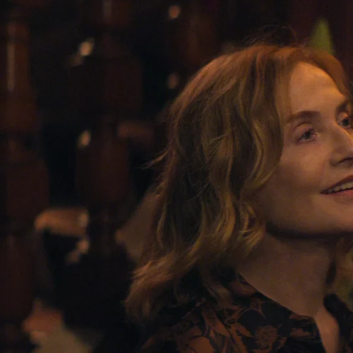 Η Ιζαμπέλ Ιπέρ μιλάει για τις "Ασυνήθιστες Φίλες" και τους σκηνοθέτες που εμπιστεύεται