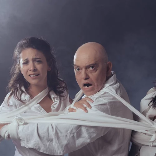 "Το νούμερο 31328": Όσα έζησε ο Ηλίας Βενέζης στα τάγματα εργασίας παρουσιάζονται στη σκηνή του Θεάτρου του Νέου Κόσμου