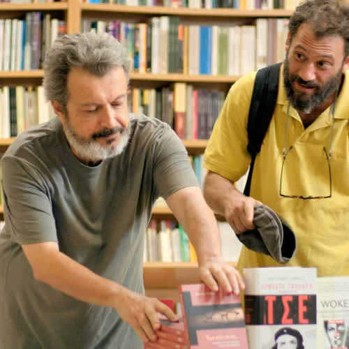 Ο Στράτος Τζίτζης παρουσιάζει και κινηματογραφεί το βιβλίο του "Έχω κάτι να πω"