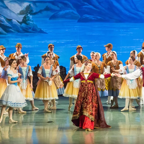 Η "Ζιζέλ" από την Οδησσό στη σκιά της Ακρόπολης