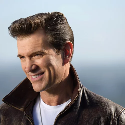 Ένα special show με τον Chris Isaak στο Δημοτικό Θέατρο Λυκαβηττού