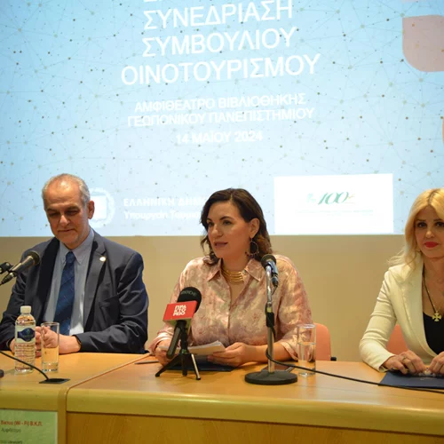 Η Όλγα Κεφαλογιάννη στην πρώτη συνεδρίαση του Συμβουλίου Οινοτουρισμού