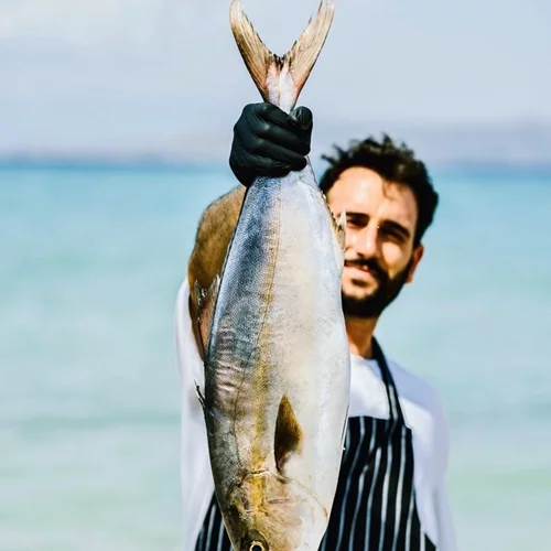 Ceviche, φυσικά κρασιά και tuna steak στα κάρβουνα: Το wine bistro "Salina" είναι από μόνο του λόγος για εκδρομή στο Βραχάτι