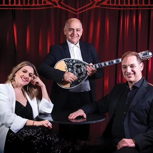 "Τα Swing του Μανώλη Χιώτη" στο "Γυάλινο Up Stage"